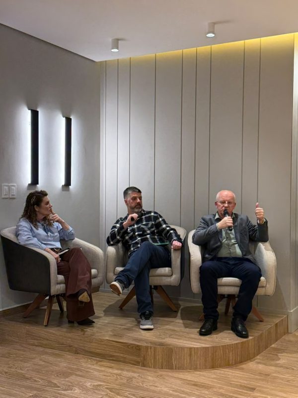 Foto 1 — ACIP prestigia lançamento do livro “Sucessão Familiar Descomplicada”